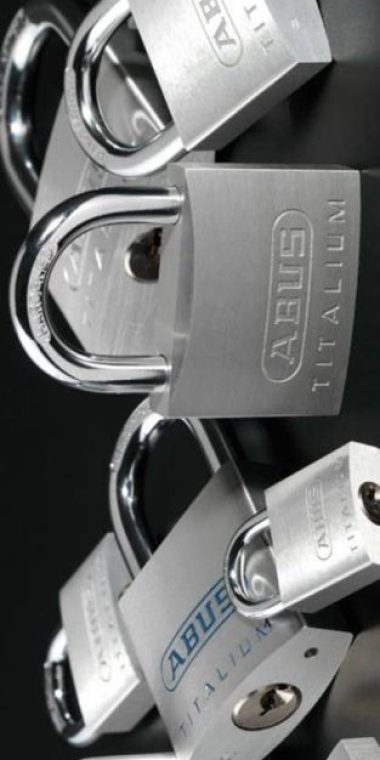 keyvisual padlocks 03 titalium slide wide
